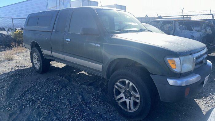 PPI3682 – 2000 TOYOTA TACOMA - Image 2
