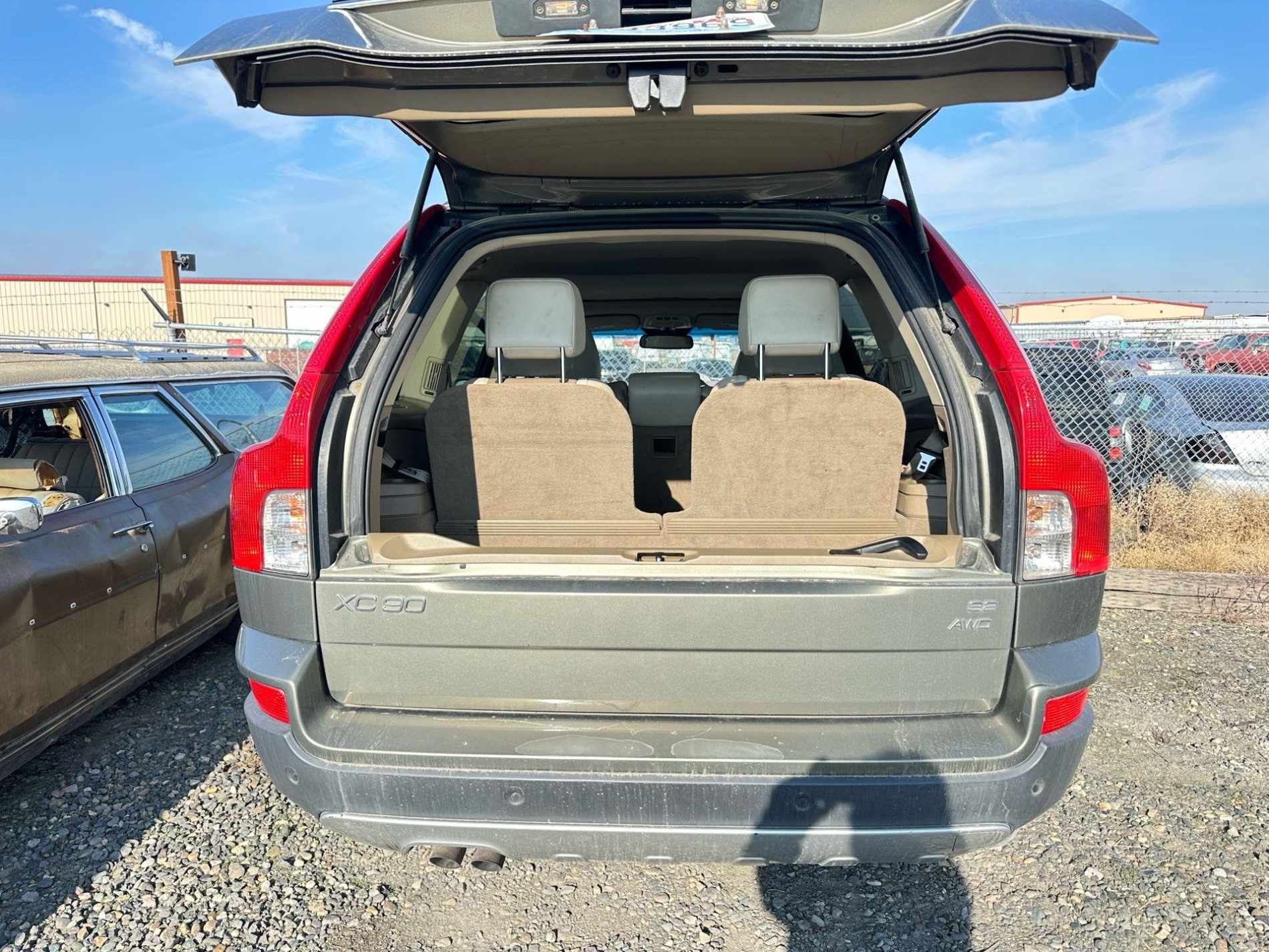 A246725 – 2010 VOLVO XC90 - Image 4