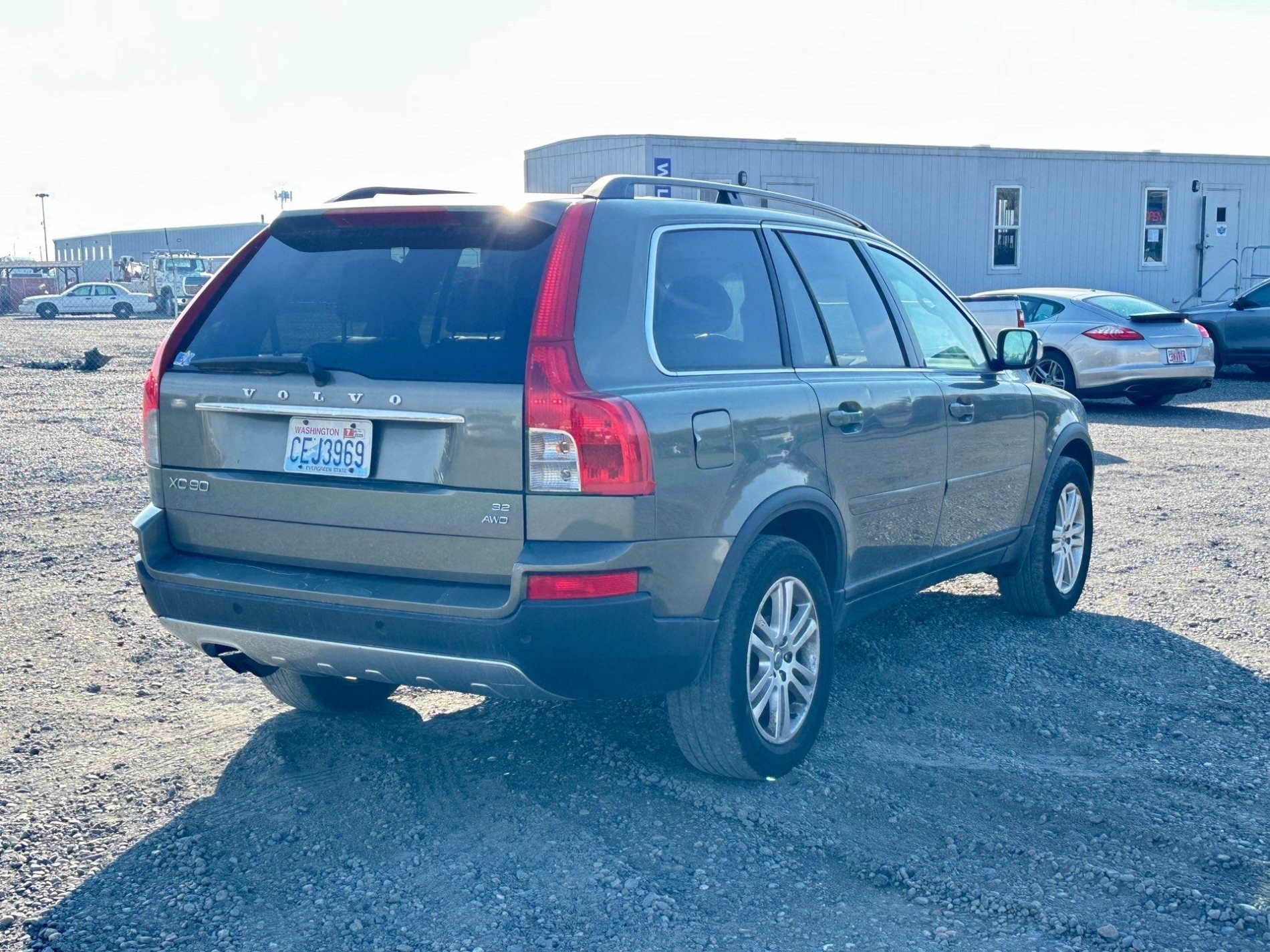 A246725 – 2010 VOLVO XC90 - Image 3