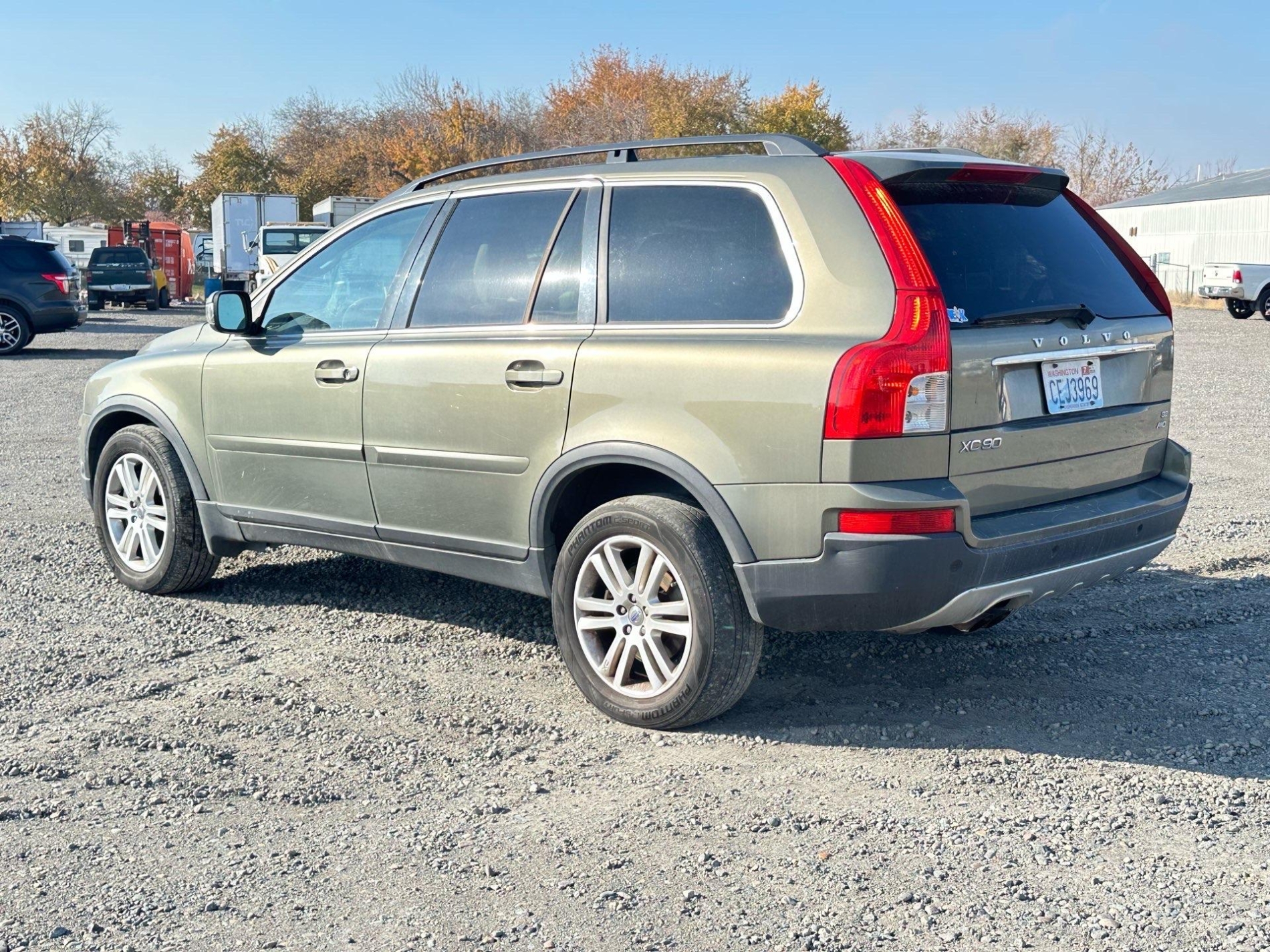 A246725 – 2010 VOLVO XC90 - Image 2